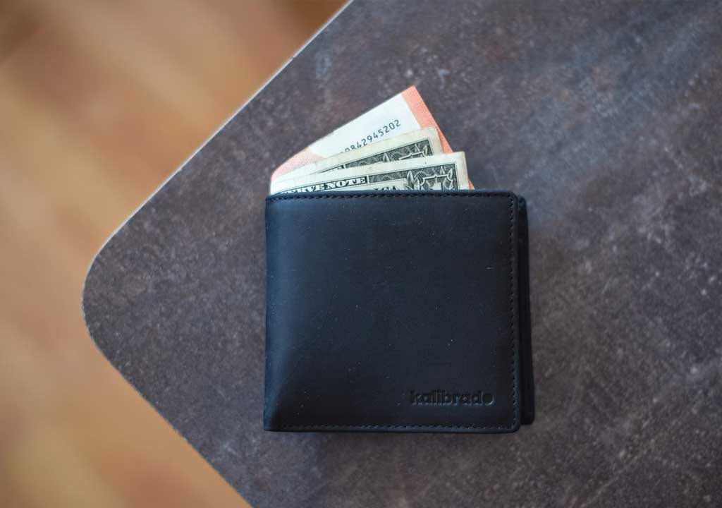 Color Coordination: Matching RFID Wallet Finishes to Your Outfit